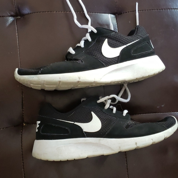 Nike Rouche - Picture 2 of 3